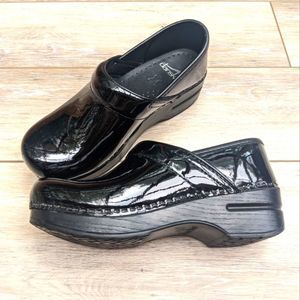 The Dansko Professional Black Patent clog size uk 35 us 4.5 to 5